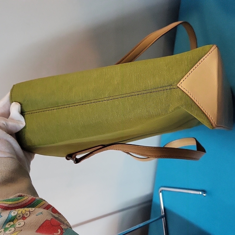 Burberry Green Tote - Picture 11 of 14